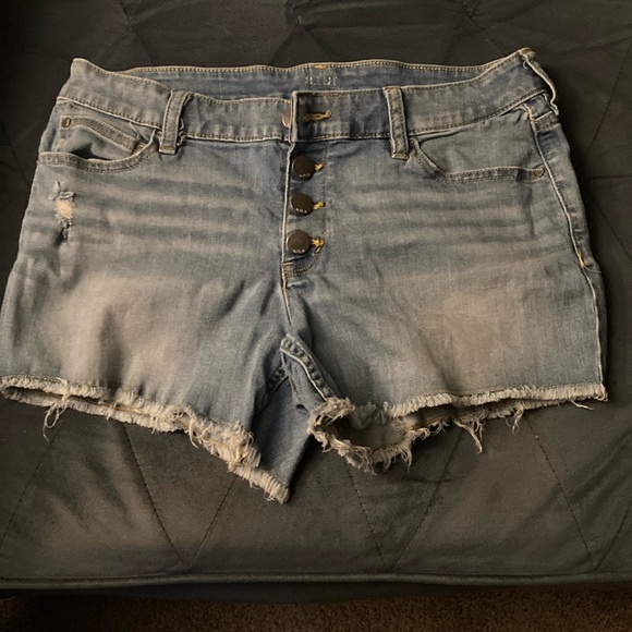 A.N.A Button Front Frayed Hem Denim Shorts - Picture 2 of 4